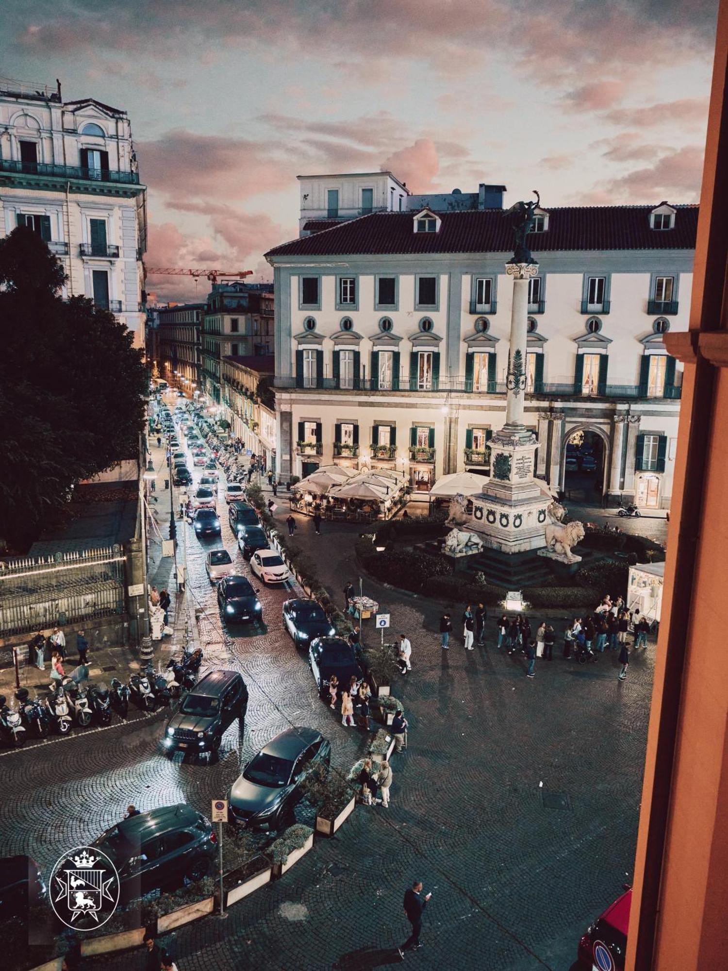 Vista Piazza Dei Martiri Bed & Breakfast Naples Exterior photo
